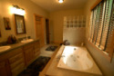 Lakehouse Vacation Rental - Lake Homes for rent on LakeHouseVacations.com, Lake property, Lake House Lake House Norris Lake New Tazewell, Tn - Vista Lael Lodge, Master Bath, on Norris Lake in Tennessee - Lakehouse Vacation Rental - Lake Home for rent on LakeHouseVacations.com