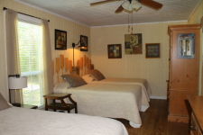 Lake House Oak Haven Lakeside Cottages - Beautiful And Private Lakefront Property, The 1 bedroom has a queen bed and 2 twin beds, on Lake Murvaul in Texas - Lakehouse Vacation Rental - Lake Home for rent on LakeHouseVacations.com