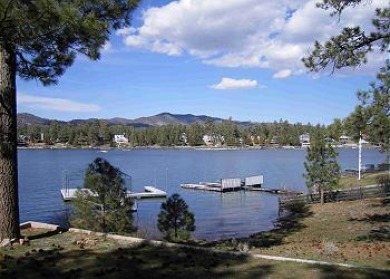  Ad# 10443 lake house for rent on LakeHouseVacations.com, lakehouse, lake home rental, lakehome for rent, vacation, holiday, lodging, lake