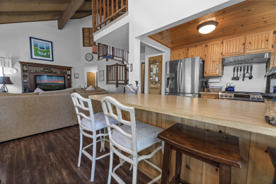 Lake House Adorable 1950 sqft cabin with VIEWS! Walk to Marina! Close to Lake & Slopes, , on Big Bear Lake in California - Lakehouse Vacation Rental - Lake Home for rent on LakeHouseVacations.com