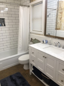 Lakehouse Vacation Rental - Lake Homes for rent on LakeHouseVacations.com, Lake property, Lake House Lake House Prime Spot On Beautiful Lake Claiborne, Main Bathroom , on Lake Claiborne in Louisiana - Lakehouse Vacation Rental - Lake Home for rent on LakeHouseVacations.com