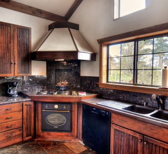Lake House Luxurious Castle Glen Estate. Spa, pool table, gorgeous views! TOT-2022-0667, , on Big Bear Lake in California - Lakehouse Vacation Rental - Lake Home for rent on LakeHouseVacations.com