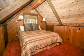 Lake House ADORABLE Cabin in Lower Moonridge centrally located! Walk to ZOO-GOLF-SLOPES, , on Big Bear Lake in California - Lakehouse Vacation Rental - Lake Home for rent on LakeHouseVacations.com