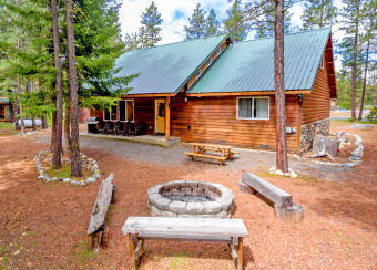 Lake House Get Specials at Owen's Outpost! The BEST Value wSummer Pool Access, , on Lake Cle Elum in Washington - Lakehouse Vacation Rental - Lake Home for rent on LakeHouseVacations.com