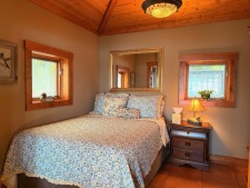 Lakehouse Vacation Rental - Lake Homes for rent on LakeHouseVacations.com, Lake property, Lake House Lake House Kentucky Lake Vacation Rentals - Unique Stone Cottage - Lakefront - Amazing View , One of Three Bedrooms, on Kentucky Lake in Kentucky - Lakehouse Vacation Rental - Lake Home for rent on LakeHouseVacations.com