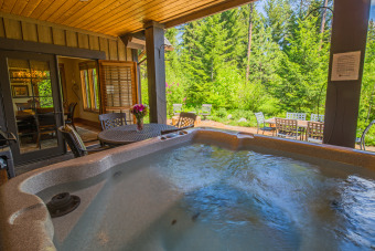 Lake House Luxurious Buttercup Manor in Suncadia! Game Room Hot Tub Pet Friendly, , on Lake Cle Elum in Washington - Lakehouse Vacation Rental - Lake Home for rent on LakeHouseVacations.com