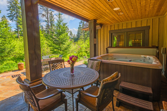 Lake House Luxurious Buttercup Manor in Suncadia! Game Room Hot Tub Pet Friendly, , on Lake Cle Elum in Washington - Lakehouse Vacation Rental - Lake Home for rent on LakeHouseVacations.com