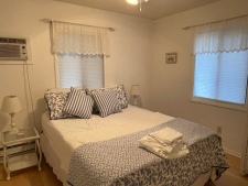  Ad# 12253 lake house for rent on LakeHouseVacations.com, lakehouse, lake home rental, lakehome for rent, vacation, holiday, lodging, lake