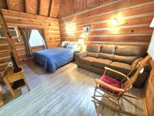  Ad# 1324 lake house for rent on LakeHouseVacations.com, lakehouse, lake home rental, lakehome for rent, vacation, holiday, lodging, lake