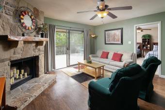 Lake House Fabulous 22 condo with tennis court access and pool! Large deck, sleeps 8!!, , on Guadalupe River - New Braunfels in Texas - Lakehouse Vacation Rental - Lake Home for rent on LakeHouseVacations.com