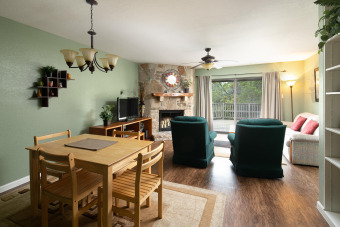 Lake House Fabulous 22 condo with tennis court access and pool! Large deck, sleeps 8!!, , on Guadalupe River - New Braunfels in Texas - Lakehouse Vacation Rental - Lake Home for rent on LakeHouseVacations.com