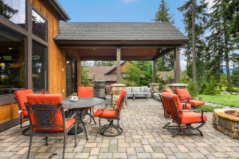 Lake House Great Value on the Course! 5BR w3 King Mstrs Private Hot Tub WiFi, , on Lake Cle Elum in Washington - Lakehouse Vacation Rental - Lake Home for rent on LakeHouseVacations.com