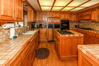 Lake House ADORABLE CABIN! CLOSE to LAKE! POOL TABLE & FOOSBALL FREE 3rd NIGHT!, , on Big Bear Lake in California - Lakehouse Vacation Rental - Lake Home for rent on LakeHouseVacations.com