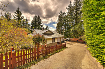 Lake House Centrally Located 3 bedroom Vancouver Island Vacation Home, , on Strait of Georgia / Nanoose Bay in British Columbia - Lakehouse Vacation Rental - Lake Home for rent on LakeHouseVacations.com