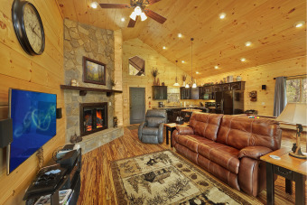  Ad# 15715 lake house for rent on LakeHouseVacations.com, lakehouse, lake home rental, lakehome for rent, vacation, holiday, lodging, lake