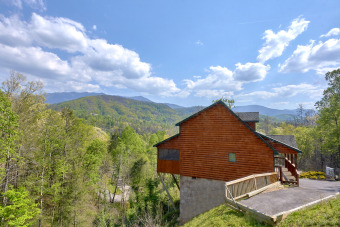 Lake House Enjoy mountain views from your private honeymoon cabin near Downtown, , on Powdermilk Creek - Gatlinburg in Tennessee - Lakehouse Vacation Rental - Lake Home for rent on LakeHouseVacations.com