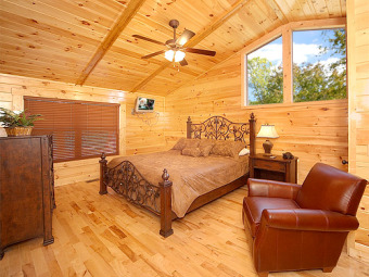 Lake House Luxury 2 bedroom cabin in resort setting. Pet Friendly!, , on Powdermilk Creek - Gatlinburg in Tennessee - Lakehouse Vacation Rental - Lake Home for rent on LakeHouseVacations.com