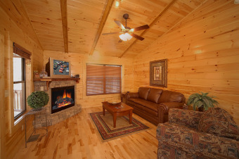 Lake House Luxury 2 bedroom cabin in resort setting. Pet Friendly!, , on Powdermilk Creek - Gatlinburg in Tennessee - Lakehouse Vacation Rental - Lake Home for rent on LakeHouseVacations.com