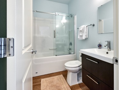 Lake House Book by Apr 30th, 10% off rental rate on stays May-Aug 2019 (excludes holiday, , on  in Oregon - Lakehouse Vacation Rental - Lake Home for rent on LakeHouseVacations.com