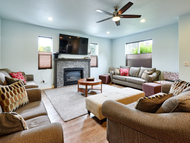 Lake House Book by Apr 30th, 10% off rental rate on stays May-Aug 2019 (excludes holiday, , on  in Oregon - Lakehouse Vacation Rental - Lake Home for rent on LakeHouseVacations.com