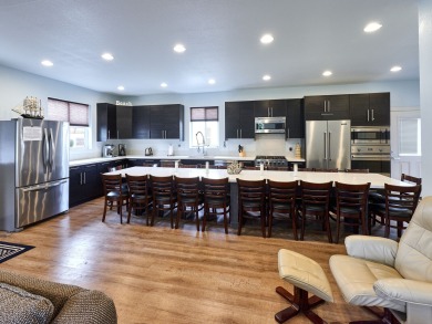 Lake House Book by Apr 30th, 10% off rental rate on stays May-Aug 2019 (excludes holiday, , on  in Oregon - Lakehouse Vacation Rental - Lake Home for rent on LakeHouseVacations.com
