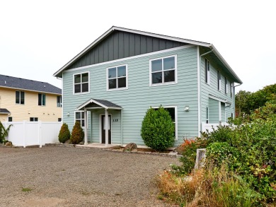 Lake House Book by Apr 30th, 10% off rental rate on stays May-Aug 2019 (excludes holiday, , on  in Oregon - Lakehouse Vacation Rental - Lake Home for rent on LakeHouseVacations.com
