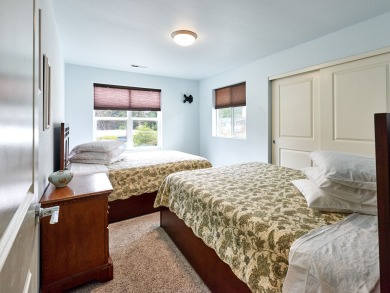Lake House Book by Apr 30th, 10% off rental rate on stays May-Aug 2019 (excludes holiday, , on  in Oregon - Lakehouse Vacation Rental - Lake Home for rent on LakeHouseVacations.com