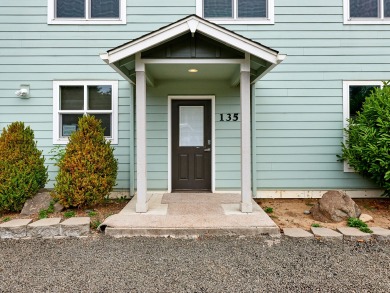 Lake House Book by Apr 30th, 10% off rental rate on stays May-Aug 2019 (excludes holiday, , on  in Oregon - Lakehouse Vacation Rental - Lake Home for rent on LakeHouseVacations.com