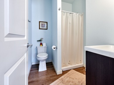 Lake House Book by Apr 30th, 10% off rental rate on stays May-Aug 2019 (excludes holiday, , on  in Oregon - Lakehouse Vacation Rental - Lake Home for rent on LakeHouseVacations.com