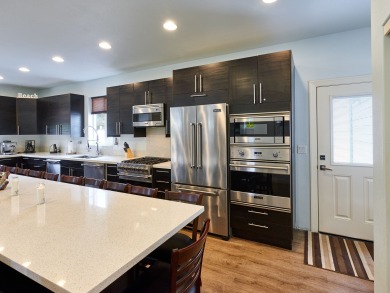Lake House Book by Apr 30th, 10% off rental rate on stays May-Aug 2019 (excludes holiday, , on  in Oregon - Lakehouse Vacation Rental - Lake Home for rent on LakeHouseVacations.com