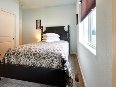 Lake House Book by Apr 30th, 10% off rental rate on stays May-Aug 2019 (excludes holiday, , on  in Oregon - Lakehouse Vacation Rental - Lake Home for rent on LakeHouseVacations.com