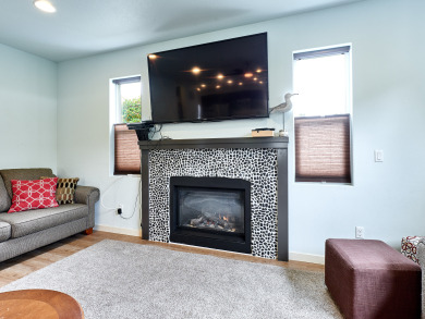 Lake House Book by Apr 30th, 10% off rental rate on stays May-Aug 2019 (excludes holiday, , on  in Oregon - Lakehouse Vacation Rental - Lake Home for rent on LakeHouseVacations.com