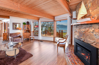 Lake House Oceanview 3 Bedroom Lindal Beach Home on Patricia Bay, , on Saanich Outlet / Patricia Bay in British Columbia - Lakehouse Vacation Rental - Lake Home for rent on LakeHouseVacations.com