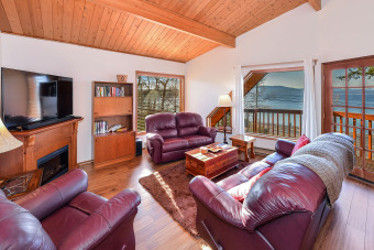 Lake House Oceanview 3 Bedroom Lindal Beach Home on Patricia Bay, , on Saanich Outlet / Patricia Bay in British Columbia - Lakehouse Vacation Rental - Lake Home for rent on LakeHouseVacations.com
