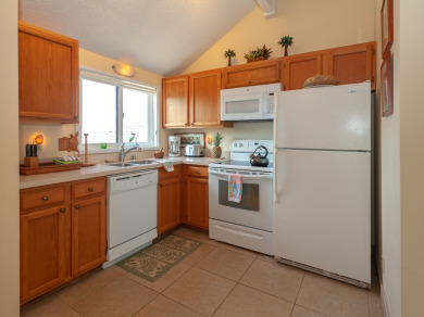 Lake House Oceanfront and updated, top floor, perfect for honeymoon, , on Kauai - Princeville in Hawaii - Lakehouse Vacation Rental - Lake Home for rent on LakeHouseVacations.com