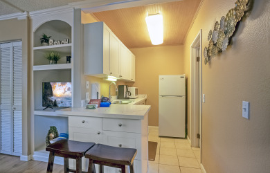 Lake House Cheerful & Affordable Studio Apartment - Walking Distance to Beaches, , on Kauai - Princeville in Hawaii - Lakehouse Vacation Rental - Lake Home for rent on LakeHouseVacations.com
