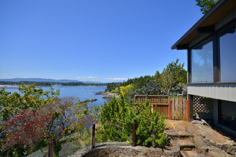 Lake House Spectacular Sidney 3 Bedroom Ocean Front Home with Incredible Island Views, , on North Saanich / Sidney in British Columbia - Lakehouse Vacation Rental - Lake Home for rent on LakeHouseVacations.com