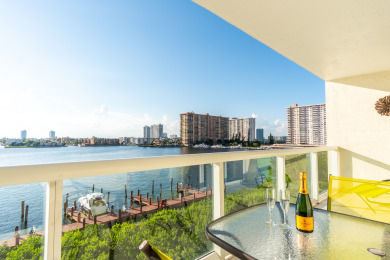 Lake House Comfortable condo with amazing bay views WIFI + Parking, , on Atlantic Ocean - Sunny Isles Beach in Florida - Lakehouse Vacation Rental - Lake Home for rent on LakeHouseVacations.com