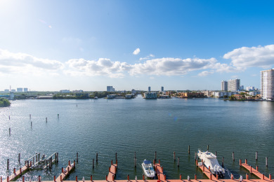 Lake House Spacious and cozy condo with amazing intracoastal views WIFI + Parking, , on Atlantic Ocean - Sunny Isles Beach in Florida - Lakehouse Vacation Rental - Lake Home for rent on LakeHouseVacations.com