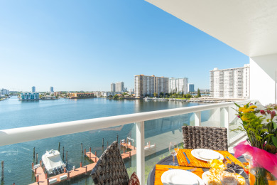 Lake House Amazing intracoastal views just 12 mile from the beach. WIFI + Parking, , on Atlantic Ocean - Sunny Isles Beach in Florida - Lakehouse Vacation Rental - Lake Home for rent on LakeHouseVacations.com