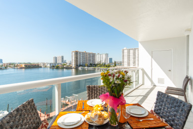 Lake House Amazing intracoastal views just 12 mile from the beach. WIFI + Parking, , on Atlantic Ocean - Sunny Isles Beach in Florida - Lakehouse Vacation Rental - Lake Home for rent on LakeHouseVacations.com