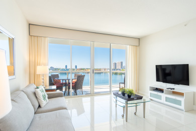 Lake House Amazing intracoastal views just 12 mile from the beach. WIFI + Parking, , on Atlantic Ocean - Sunny Isles Beach in Florida - Lakehouse Vacation Rental - Lake Home for rent on LakeHouseVacations.com