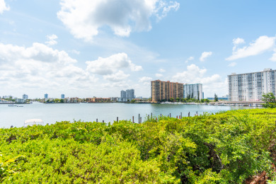 Lake House Spacious Waterfront Condo w Stunning Views and Proximity to the Beach, , on Atlantic Ocean - Sunny Isles Beach in Florida - Lakehouse Vacation Rental - Lake Home for rent on LakeHouseVacations.com