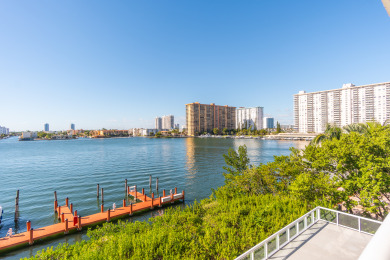 Lake House Cozy condo w bay views 150Mbps WIFI + Parking, , on Atlantic Ocean - Sunny Isles Beach in Florida - Lakehouse Vacation Rental - Lake Home for rent on LakeHouseVacations.com