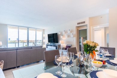 Lake House Luminous corner condo overlooking the bay WIFI + Netflix + Parking, , on Atlantic Ocean - Sunny Isles Beach in Florida - Lakehouse Vacation Rental - Lake Home for rent on LakeHouseVacations.com