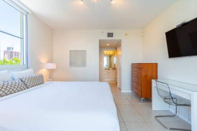 Lake House Luminous corner condo overlooking the bay WIFI + Netflix + Parking, , on Atlantic Ocean - Sunny Isles Beach in Florida - Lakehouse Vacation Rental - Lake Home for rent on LakeHouseVacations.com