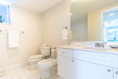Lake House Luminous corner condo overlooking the bay WIFI + Netflix + Parking, , on Atlantic Ocean - Sunny Isles Beach in Florida - Lakehouse Vacation Rental - Lake Home for rent on LakeHouseVacations.com
