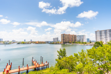 Lake House Luminous corner condo overlooking the bay WIFI + Netflix + Parking, , on Atlantic Ocean - Sunny Isles Beach in Florida - Lakehouse Vacation Rental - Lake Home for rent on LakeHouseVacations.com