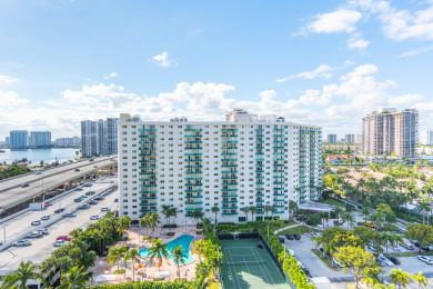 Lake House Cozy designer condo across from the beach. WiFi, parking, tennis and more!, , on Atlantic Ocean - Sunny Isles Beach in Florida - Lakehouse Vacation Rental - Lake Home for rent on LakeHouseVacations.com