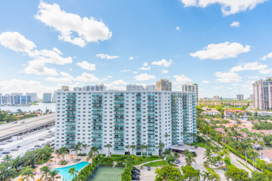 Lake House Spacious condo for the entire family 500 ft from the beach WIFI + Parking, , on Atlantic Ocean - Sunny Isles Beach in Florida - Lakehouse Vacation Rental - Lake Home for rent on LakeHouseVacations.com